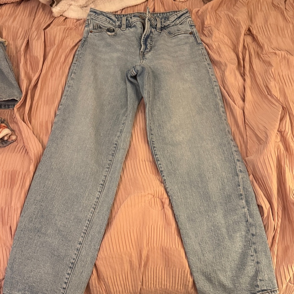 Old Navy Women's Straight Leg Jeans in Light Blue